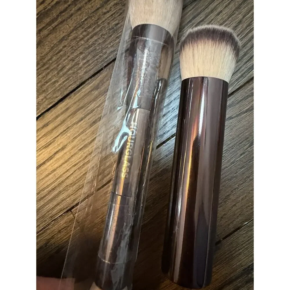 HOURGLASS Ambient Foundation Brush & Ambient Lighting Edit Brush NEW $120